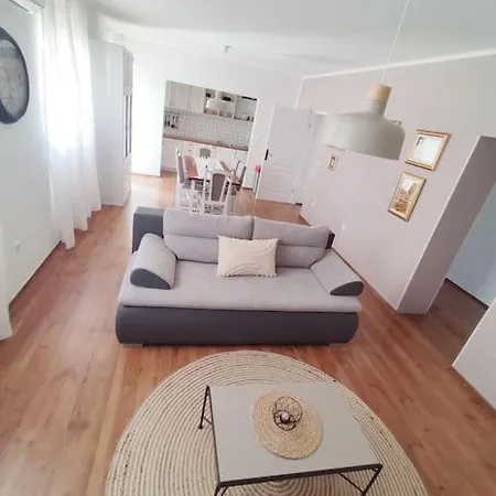 アパート Family Heritage スプリト